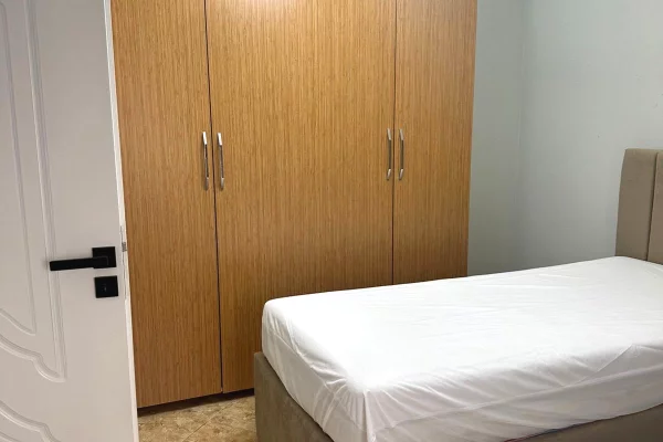 Shtepi me qera Apartament ne Tirane, 2+1, Mobilimi E mobiluar, Pagesa 65,000  Leke.