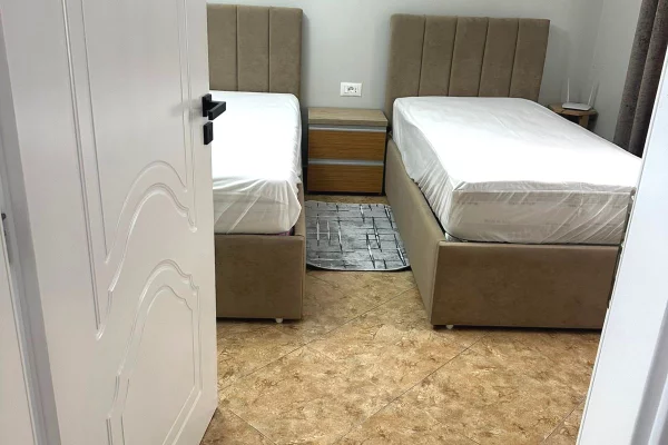 Shtepi me qera Apartament ne Tirane, 2+1, Mobilimi E mobiluar, Pagesa 65,000  Leke.