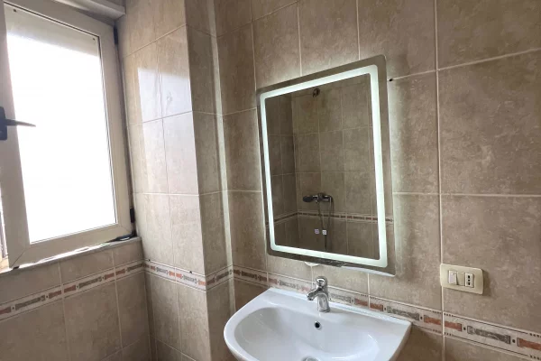 Shtepi me qera Apartament ne Tirane, 2+1, Mobilimi E mobiluar, Pagesa 50,000  Leke.