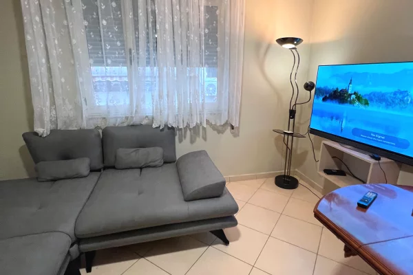 Shtepi me qera Apartament ne Tirane, 2+1, Mobilimi E mobiluar, Pagesa 50,000  Leke.