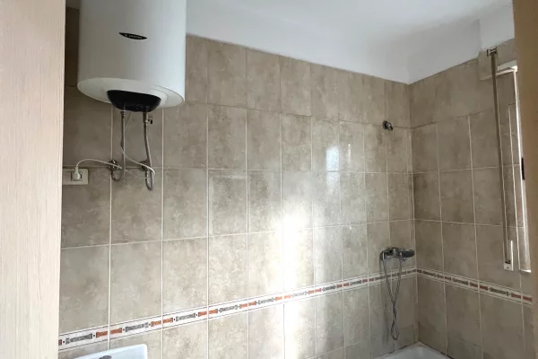 Shtepi me qera Apartament ne Tirane, 2+1, Mobilimi E mobiluar, Pagesa 50,000  Leke.