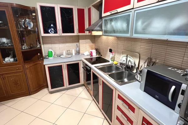 Shtepi me qera Apartament ne Tirane, 2+1, Mobilimi E mobiluar, Pagesa 50,000  Leke.