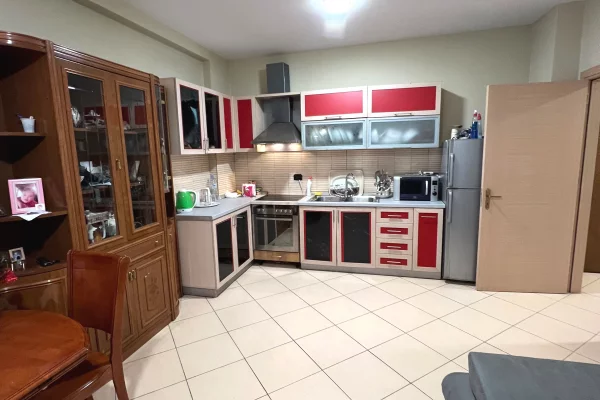 Shtepi me qera Apartament ne Tirane, 2+1, Mobilimi E mobiluar, Pagesa 50,000  Leke.