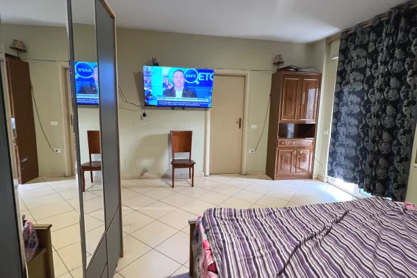 Shtepi me qera Apartament ne Tirane, 2+1, Mobilimi E mobiluar, Pagesa 50,000  Leke.