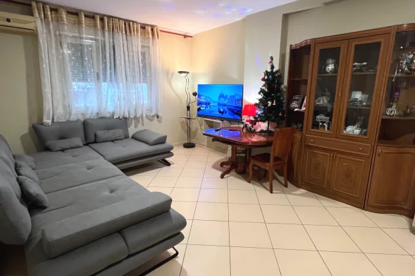 Jepet me qira 2+1+2 Kodra e Diellit 50.000 leke