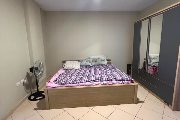 Shtepi me qera Apartament ne Tirane, 2+1, Mobilimi E mobiluar, Pagesa 50,000  Leke.