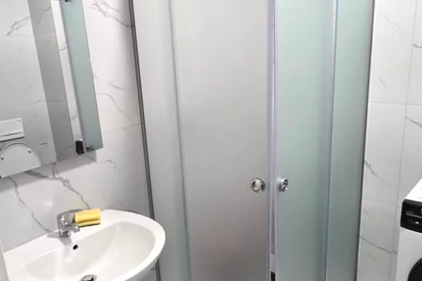 Shtepi me qera Apartament ne Tirane, 1+1, Mobilimi E mobiluar, Pagesa 60,000  Leke.