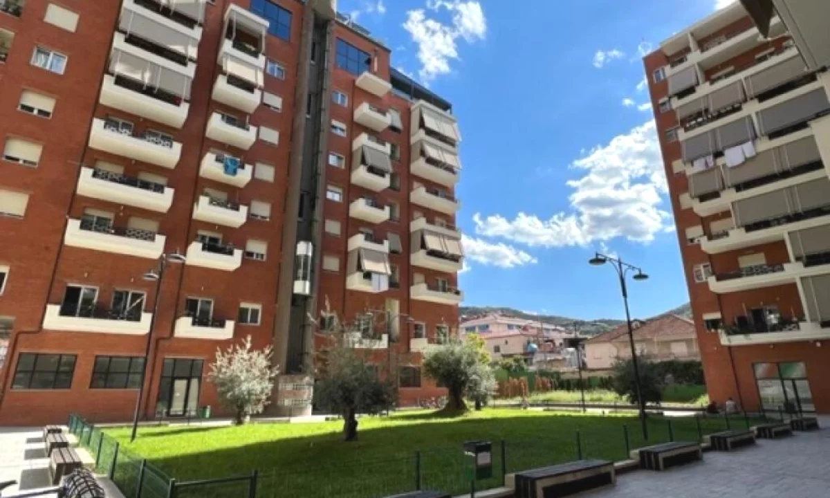 Shtepi me qera Apartament ne Tirane, 2+1, Mobilimi E mobiluar, Pagesa 60,000  Leke.