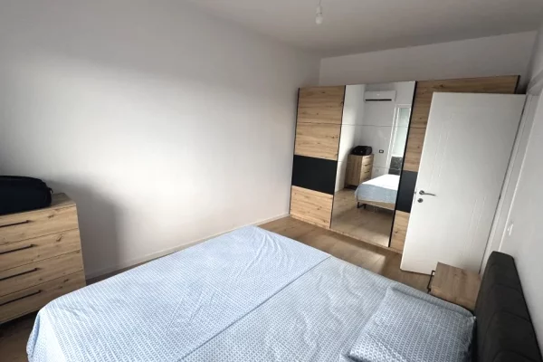 Shtepi me qera Apartament ne Tirane, 2+1, Mobilimi E mobiluar, Pagesa 700  Euro.