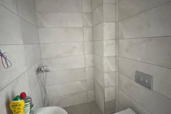 Shtepi me qera Apartament ne Tirane, 1+1, Mobilimi Bosh, pa mobiluar, Pagesa 50,000  Leke.