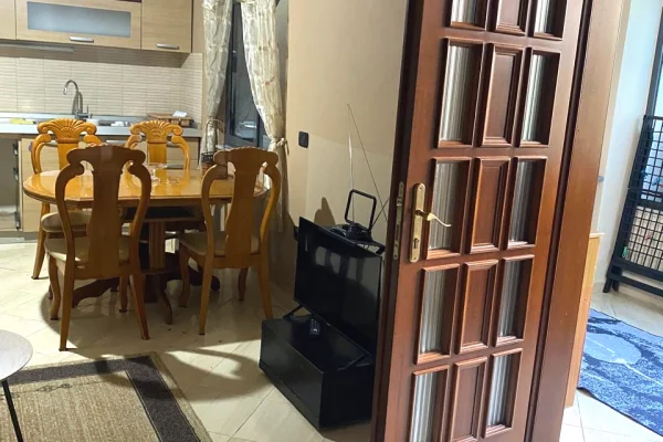 Shtepi me qera Shtepi Private ne Tirane, 1+1, Mobilimi E mobiluar, Pagesa 50,000  Leke.