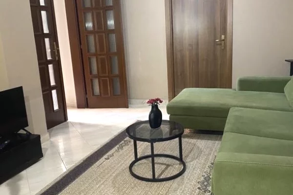 Shtepi me qera Shtepi Private ne Tirane, 1+1, Mobilimi E mobiluar, Pagesa 50,000  Leke.