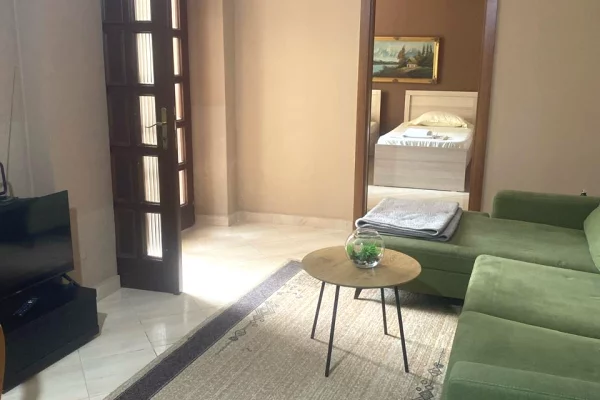 Shtepi me qera Shtepi Private ne Tirane, 1+1, Mobilimi E mobiluar, Pagesa 50,000  Leke.