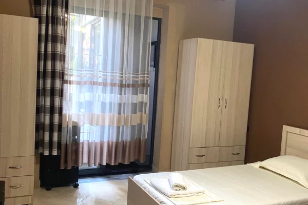 Shtepi me qera Shtepi Private ne Tirane, 1+1, Mobilimi E mobiluar, Pagesa 50,000  Leke.