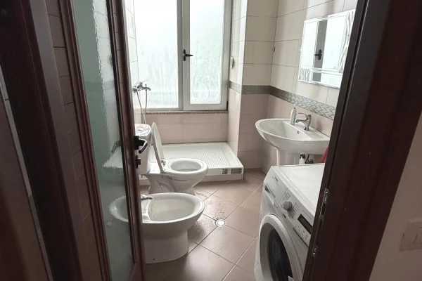 Shtepi me qera Apartament ne Tirane, 1+1, Mobilimi E mobiluar, Pagesa 60,000  Leke.