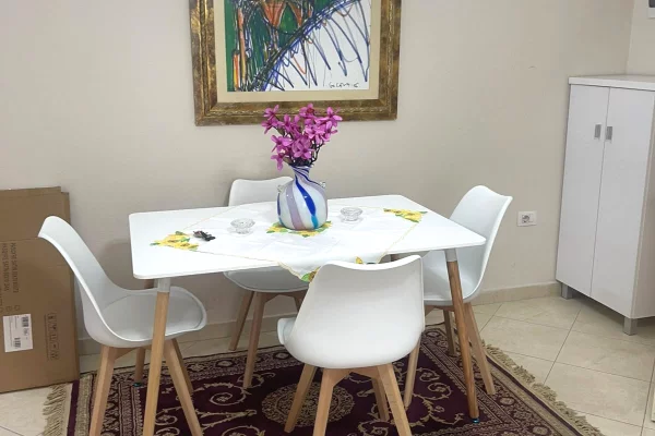 Shtepi me qera Apartament ne Tirane, 1+1, Mobilimi E mobiluar, Pagesa 60,000  Leke.