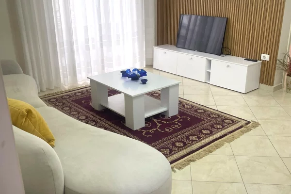 Shtepi me qera 1+1 ne Tirane - 60,000 Leke