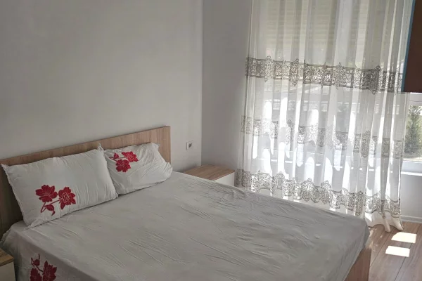 Shtepi me qera Apartament ne Tirane, 2+1, Mobilimi E mobiluar, Pagesa 55,000  Leke.