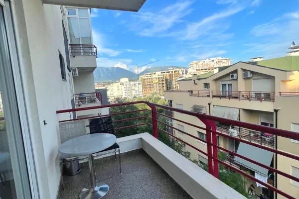 Shtepi me qera Apartament ne Tirane, 1+1, Mobilimi Bosh, pa mobiluar, Pagesa 40,000  Leke.