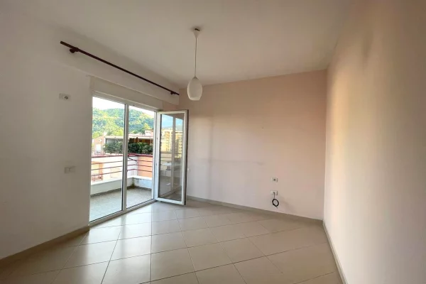 Shtepi me qera Apartament ne Tirane, 1+1, Mobilimi Bosh, pa mobiluar, Pagesa 40,000  Leke.