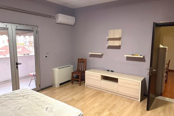 Shtepi me qera Apartament ne Tirane, 2+1, Mobilimi E mobiluar, Pagesa 50,000  Leke.