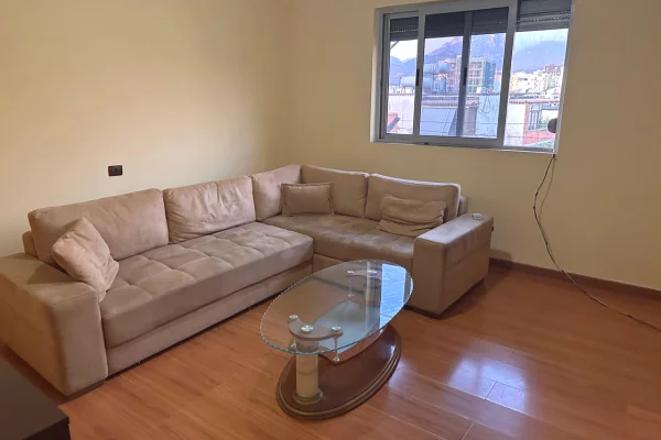Shtepi me qera Apartament ne Tirane, 2+1, Mobilimi E mobiluar, Pagesa 50,000  Leke.