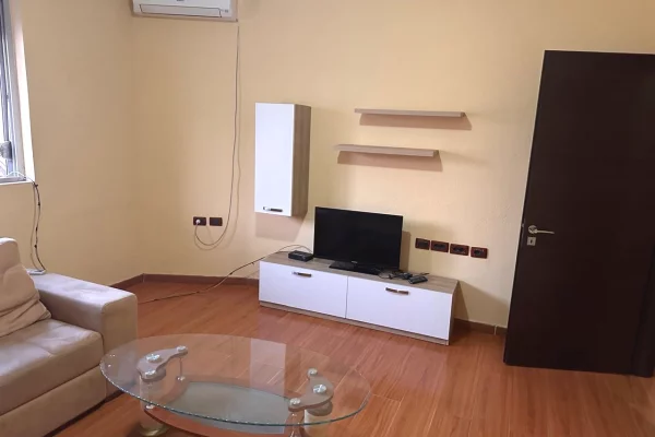 Shtepi me qera 2+1 ne Tirane - 50,000 Leke