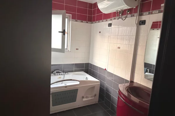 Shtepi me qera Apartament ne Tirane, 2+1, Mobilimi E mobiluar, Pagesa 50,000  Leke.