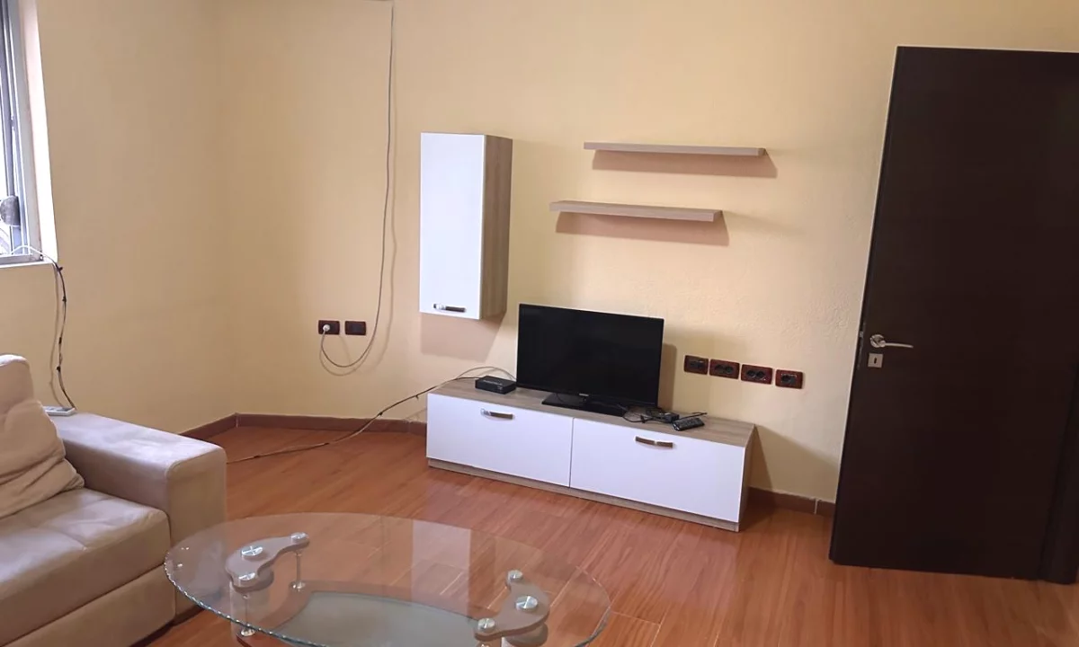 Shtepi me qera Apartament ne Tirane, 2+1, Mobilimi E mobiluar, Pagesa 50,000  Leke.