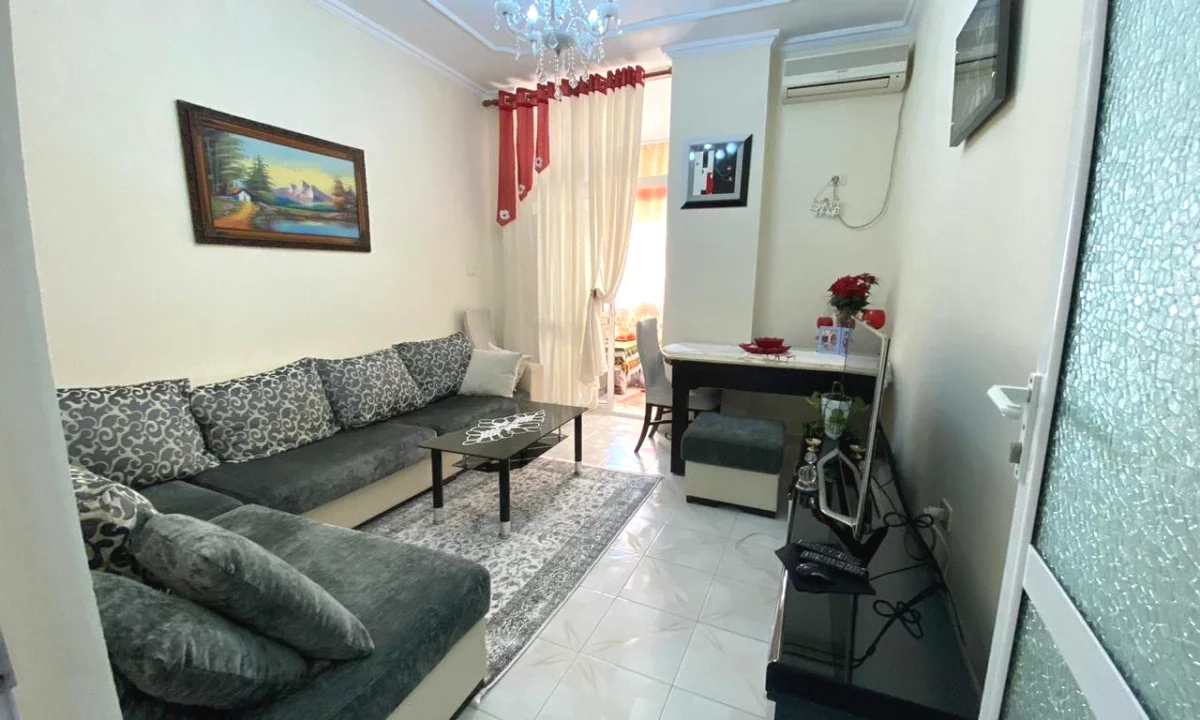 Shtepi me qera Apartament ne Tirane, 2+1, Mobilimi E mobiluar, Pagesa 55,000  Leke.