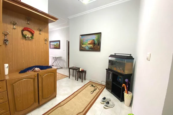 Shtepi me qera Apartament ne Tirane, 2+1, Mobilimi E mobiluar, Pagesa 55,000  Leke.