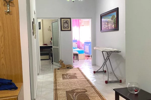 Shtepi me qera Apartament ne Tirane, 2+1, Mobilimi E mobiluar, Pagesa 55,000  Leke.