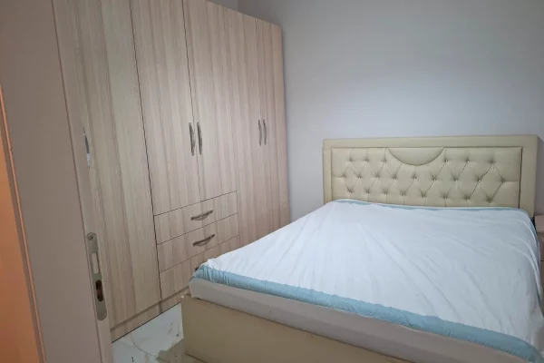 Shtepi me qera Apartament ne Tirane, 2+1, Mobilimi E mobiluar, Pagesa 60,000  Leke.