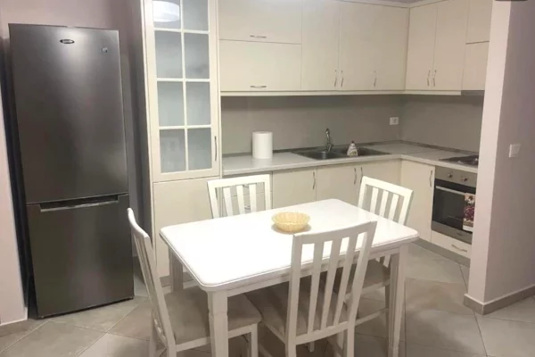 Shtepi me qera Apartament ne Tirane, 1+1, Mobilimi E mobiluar, Pagesa 700  Euro.