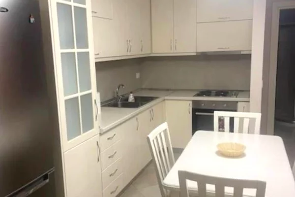 Shtepi me qera Apartament ne Tirane, 1+1, Mobilimi E mobiluar, Pagesa 700  Euro.