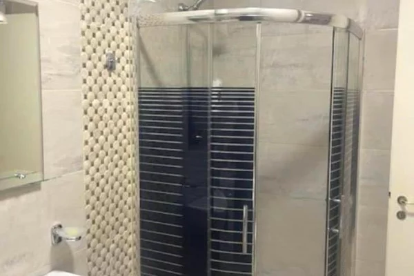 Shtepi me qera Apartament ne Tirane, 1+1, Mobilimi E mobiluar, Pagesa 700  Euro.