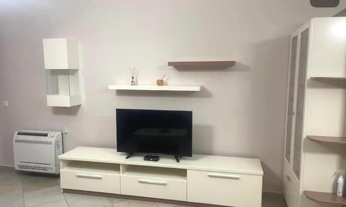 Shtepi me qera Apartament ne Tirane, 1+1, Mobilimi E mobiluar, Pagesa 700  Euro.