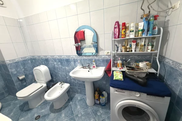 Shtepi me qera Apartament ne Tirane, 2+1, Mobilimi E mobiluar, Pagesa 55,000  Leke.