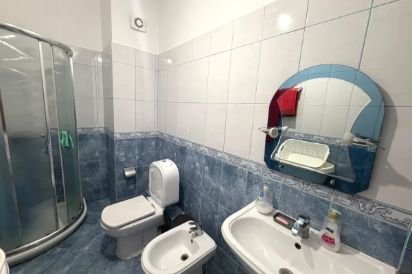 Shtepi me qera Apartament ne Tirane, 2+1, Mobilimi E mobiluar, Pagesa 55,000  Leke.