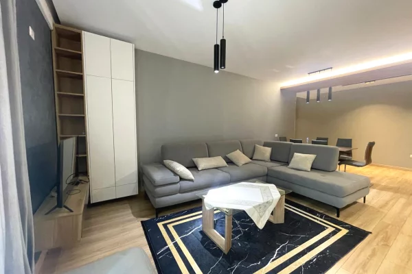 Shtepi me qera 2+1 ne Tirane - 700 Euro