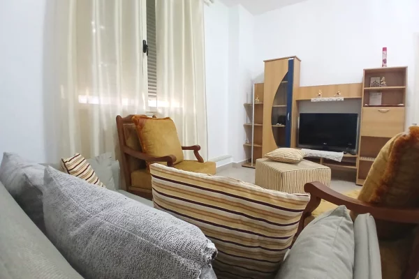 Shtepi me qera Apartament ne Tirane, 1+1, Mobilimi E mobiluar, Pagesa 50,000  Leke.