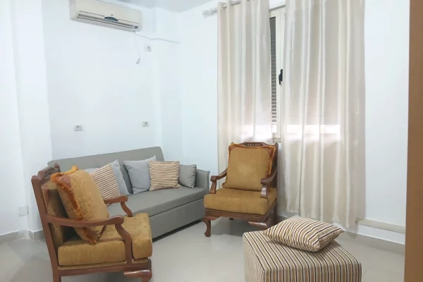 Shtepi me qera Apartament ne Tirane, 1+1, Mobilimi E mobiluar, Pagesa 50,000  Leke.