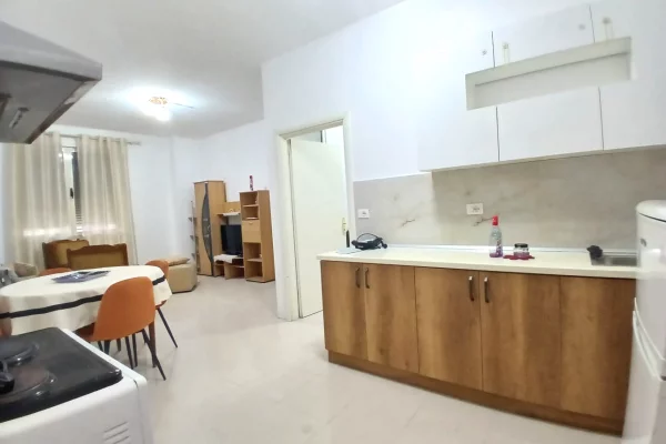 Shtepi me qera Apartament ne Tirane, 1+1, Mobilimi E mobiluar, Pagesa 50,000  Leke.