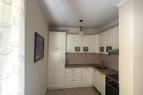 Shtepi me qera Apartament ne Tirane, 2+1, Mobilimi E mobiluar, Pagesa 60,000  Leke.