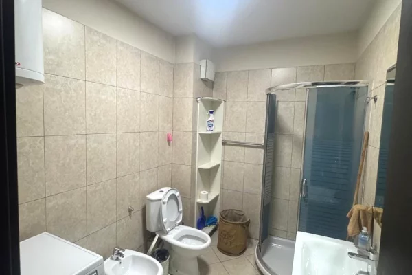 Shtepi me qera Apartament ne Tirane, 2+1, Mobilimi E mobiluar, Pagesa 60,000  Leke.