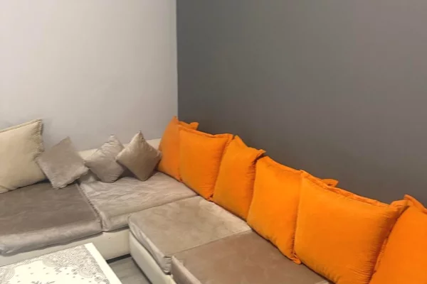 Shtepi me qera Apartament ne Tirane, 2+1, Mobilimi E mobiluar, Pagesa 70,000  Leke.