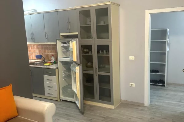 Shtepi me qera Apartament ne Tirane, 2+1, Mobilimi E mobiluar, Pagesa 70,000  Leke.