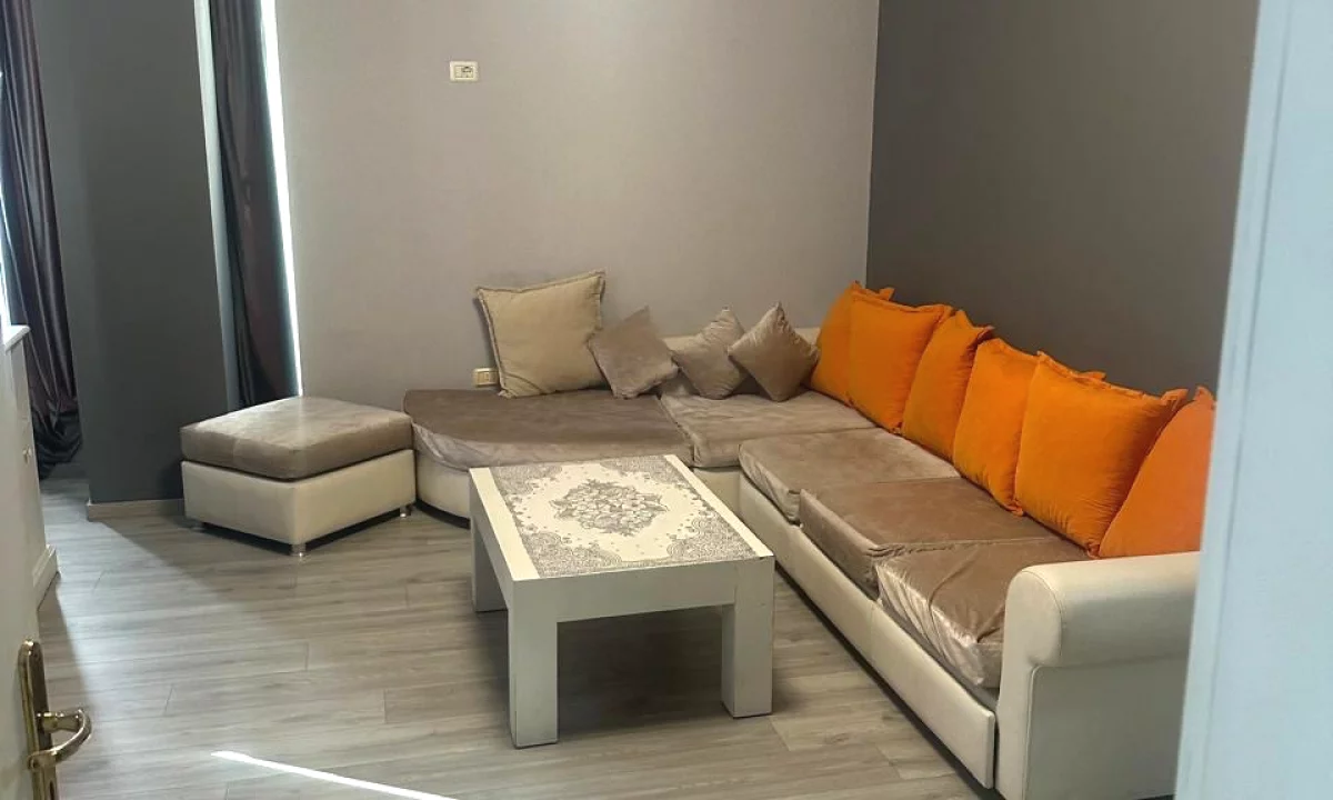 Shtepi me qera Apartament ne Tirane, 2+1, Mobilimi E mobiluar, Pagesa 70,000  Leke.