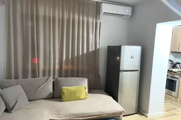 Shtepi me qera Apartament ne Tirane, 1+1, Mobilimi E mobiluar, Pagesa 55,000  Leke.
