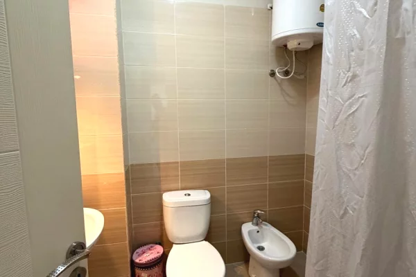 Shtepi me qera Apartament ne Tirane, 2+1, Mobilimi E mobiluar, Pagesa 50,000  Leke.